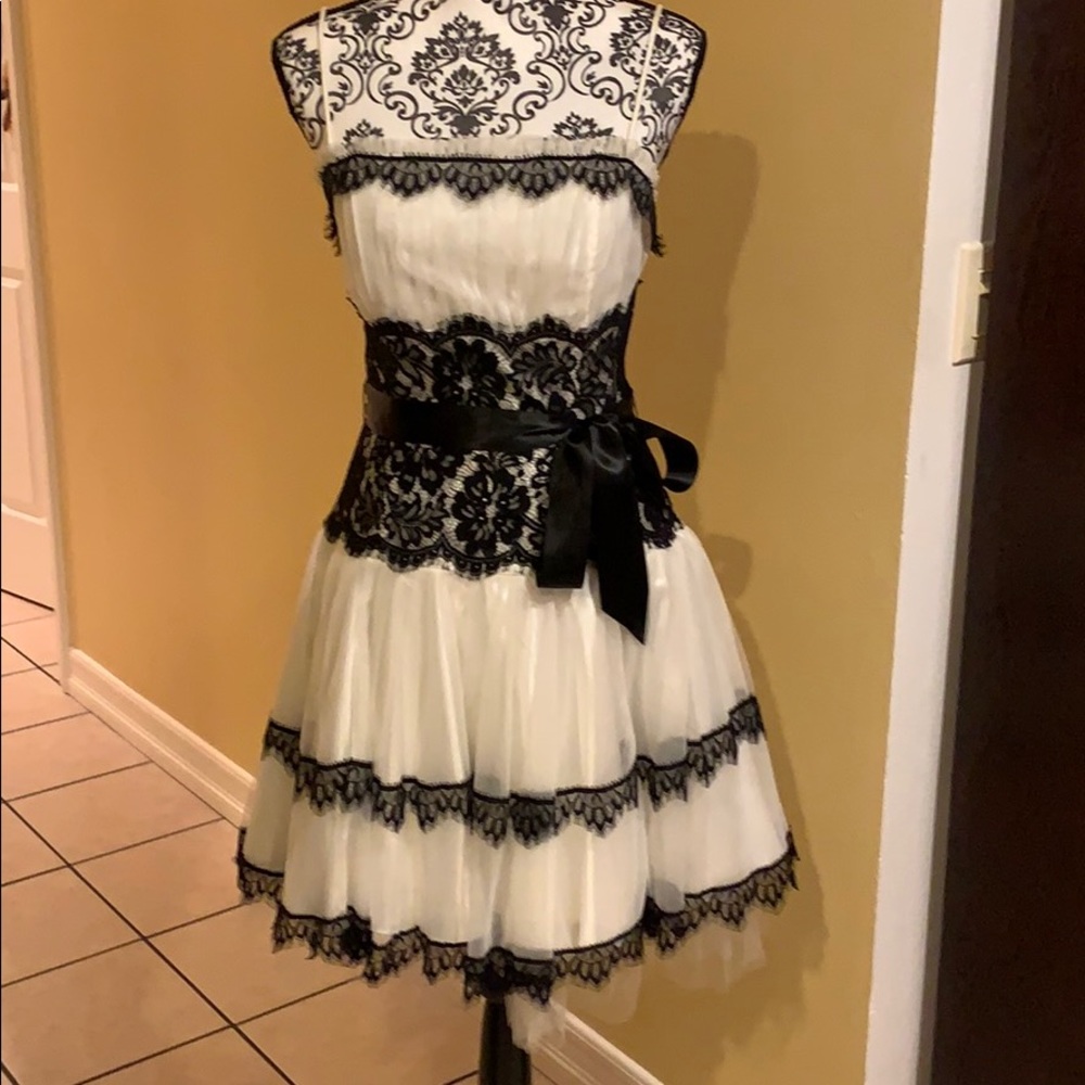 Jessica McClintock. Tea length cocktail dress